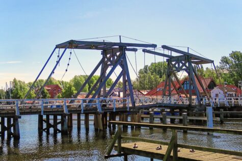 Die Klappbrücke, das Wahrzeichen von Wieck