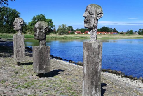 Holzkunst an der Wiecker Mole